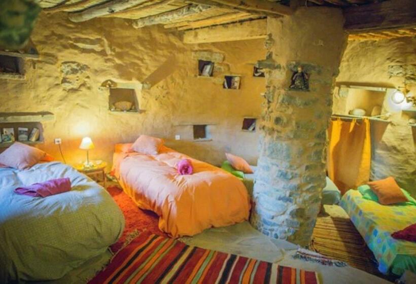 اتاق استاندارد چهار تخته, Maison Boutchrafine