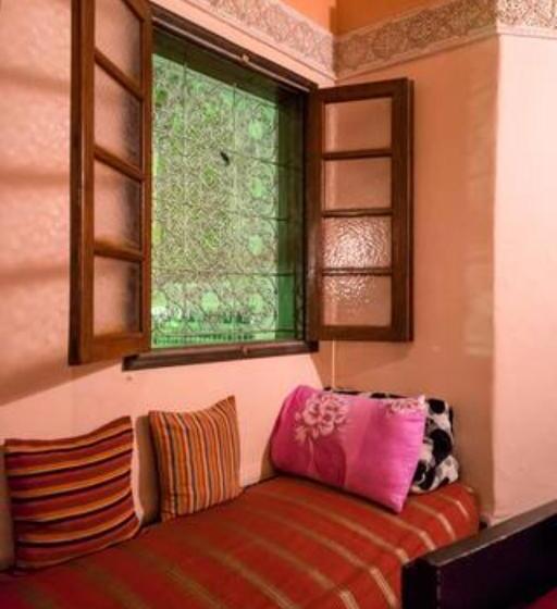 基本三人间, Riad Malak