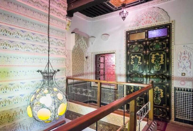 基本三人间, Riad Malak