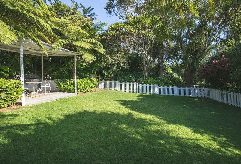 סוויטה דלוקס, The White Manor