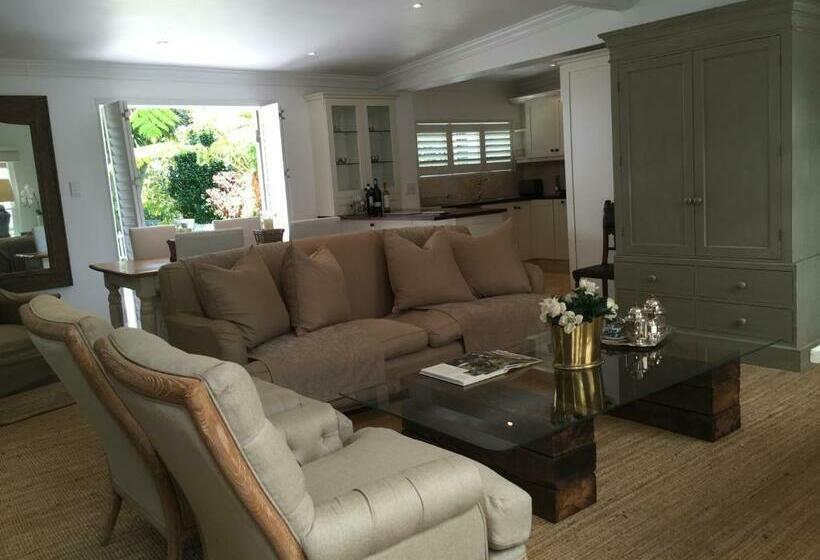 סוויטה דלוקס, The White Manor