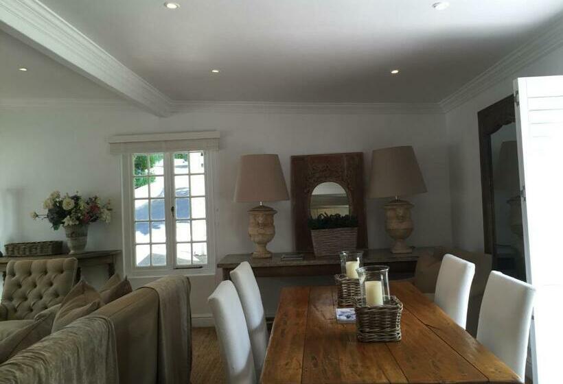 סוויטה דלוקס, The White Manor