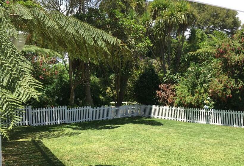 סוויטה דלוקס, The White Manor