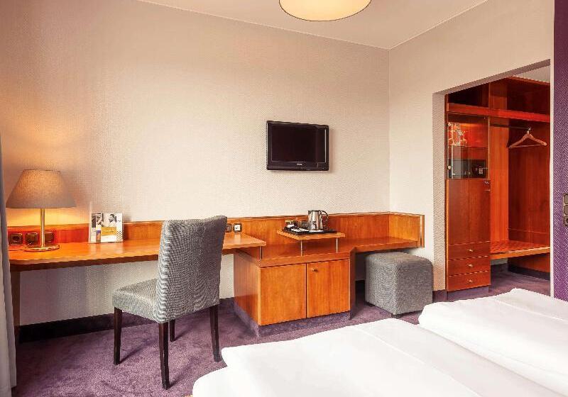 חדר משפחתי, De  Tees