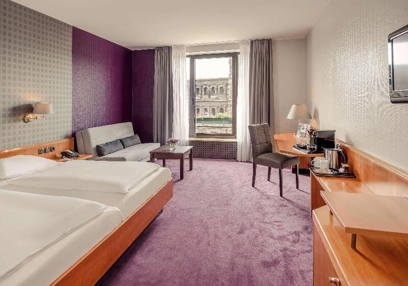 חדר משפחתי, De  Tees