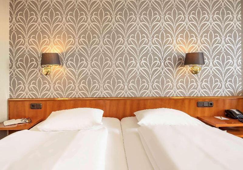 חדר משפחתי, De  Tees