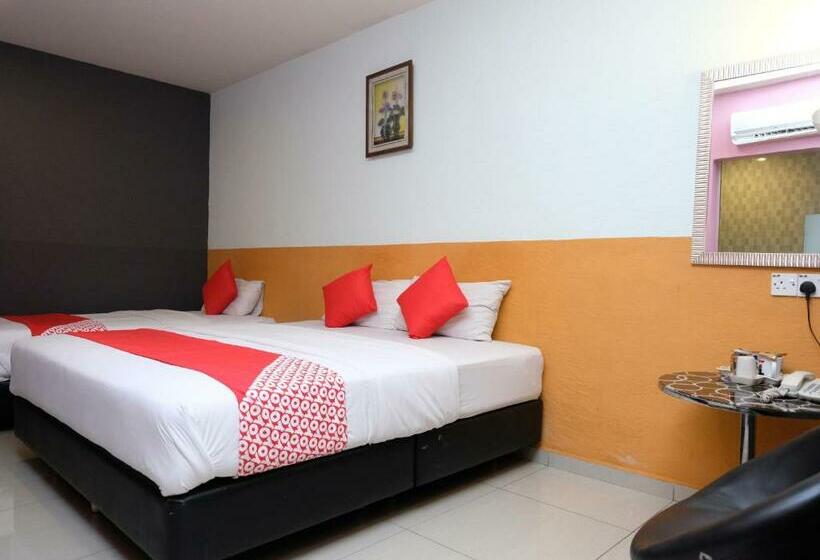 חדר אקזקיוטיב לשלושה, De  Tees