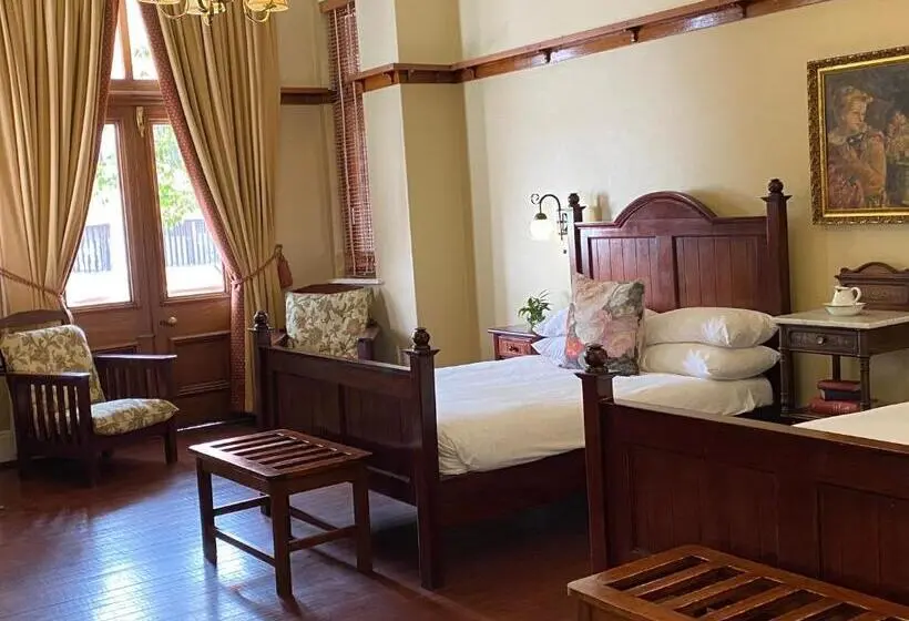 Perhesviitti, Kimberley Club Guesthouse