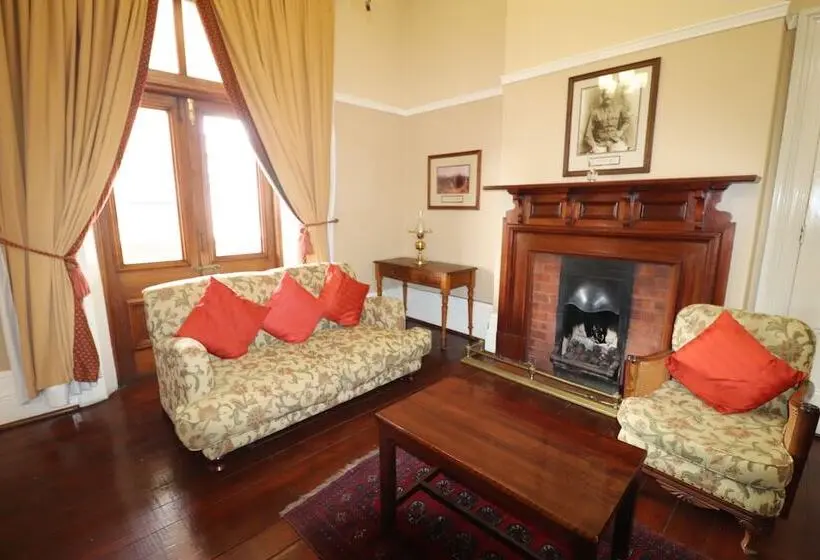Perhesviitti, Kimberley Club Guesthouse