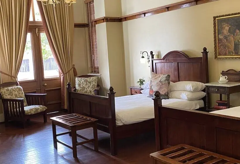 Perhesviitti, Kimberley Club Guesthouse