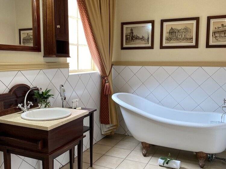 سوییت لوکس, Kimberley Club Guesthouse