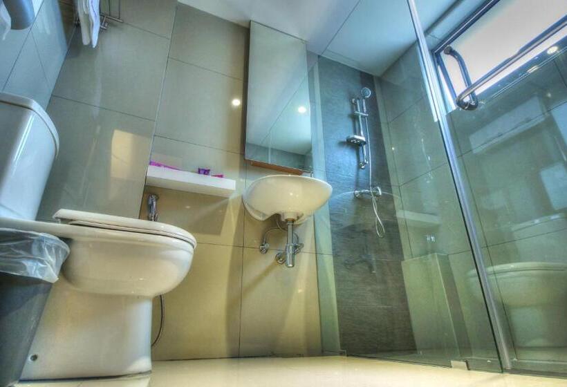 جناح إدارى, Merdeka