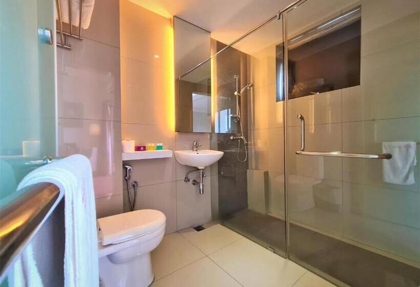 جناح إدارى, Merdeka