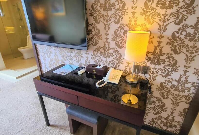 جناح بريميوم, Merdeka