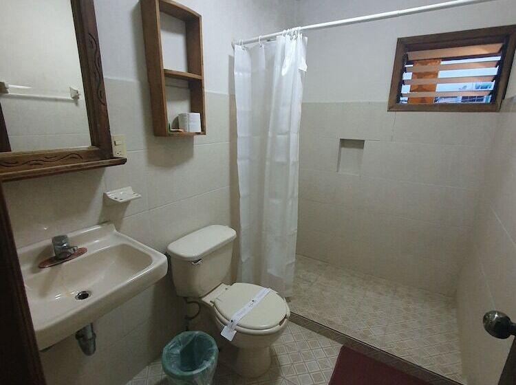 اتاق خانوادگی, San Sebastian