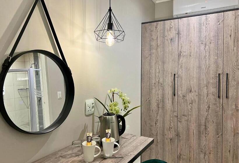 디럭스 룸, The Cycad Lodge & Chalets