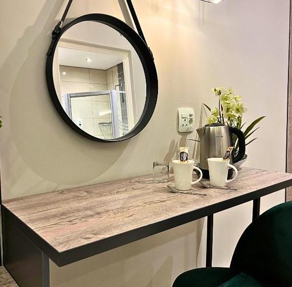 디럭스 룸, The Cycad Lodge & Chalets