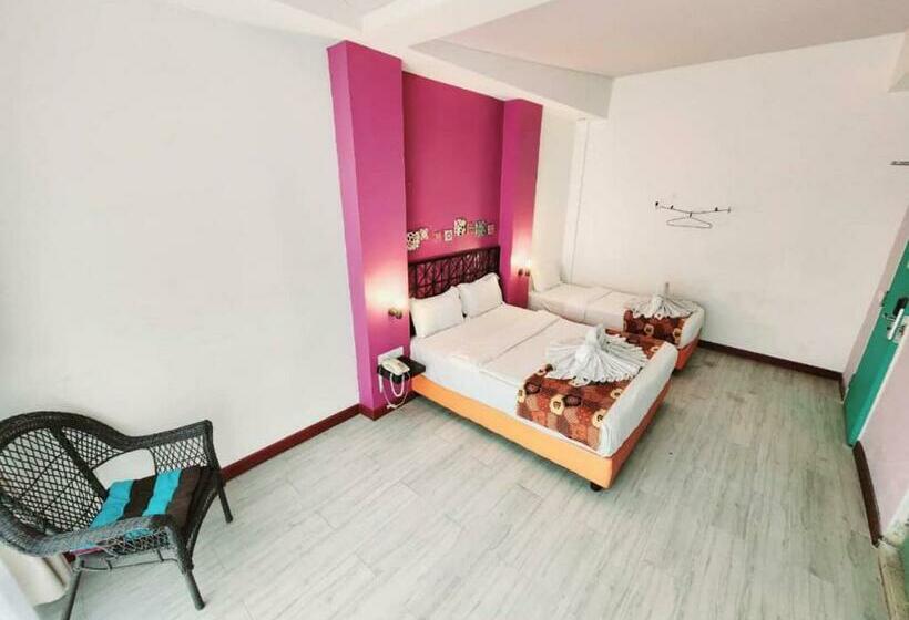 Трехместный Номер Deluxe, Langit Langi Hotel Port Dickson