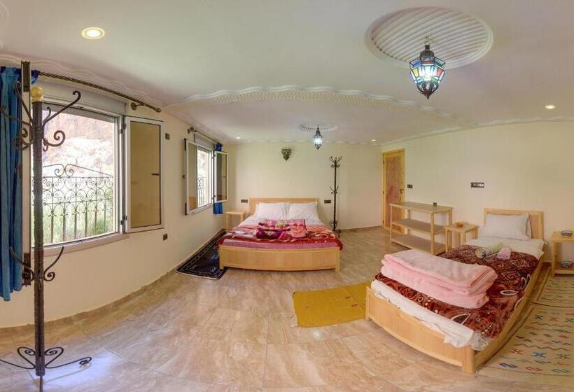 Четырехместный Номер Стандарт Вид на Сад, De La Vallée