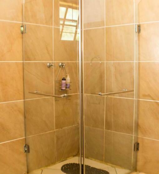 اتاق استاندارد سه تخته با چشم‌انداز باغ, Rosedale Organic Farm Bed & Breakfast