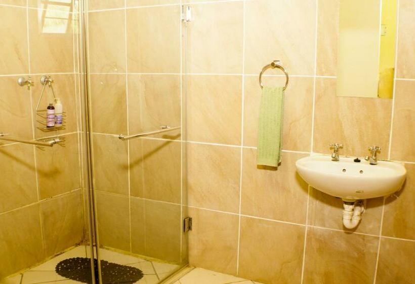 اتاق استاندارد سه تخته با چشم‌انداز باغ, Rosedale Organic Farm Bed & Breakfast