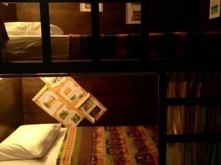 Кровать в Общей Комнате, The Bunk Hostel