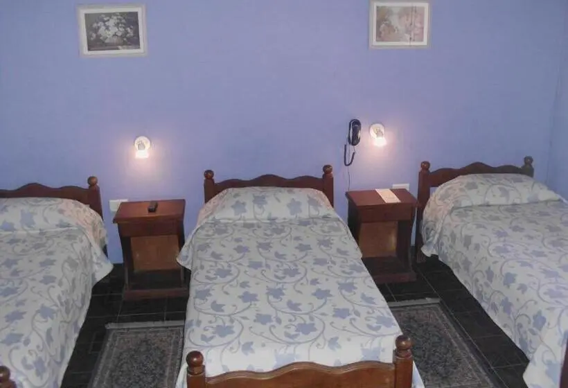 Standard Kolmen Hengen Huone, Dennisse