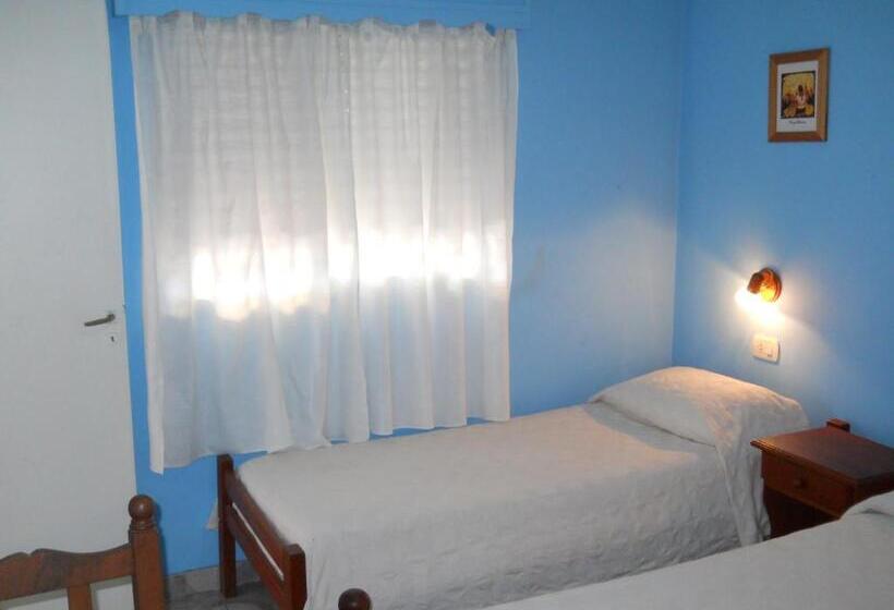 اتاق خانوادگی, Dennisse