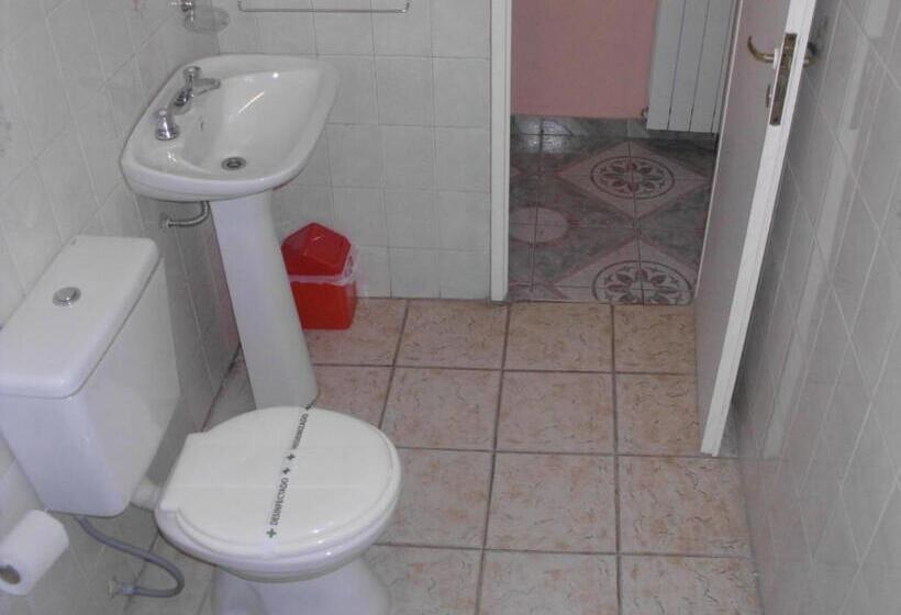 اتاق سوپریور, Dennisse