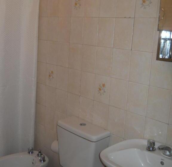 اتاق سوپریور, Dennisse