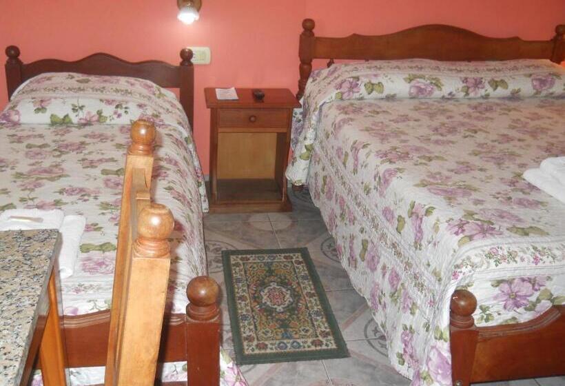 اتاق سوپریور, Dennisse