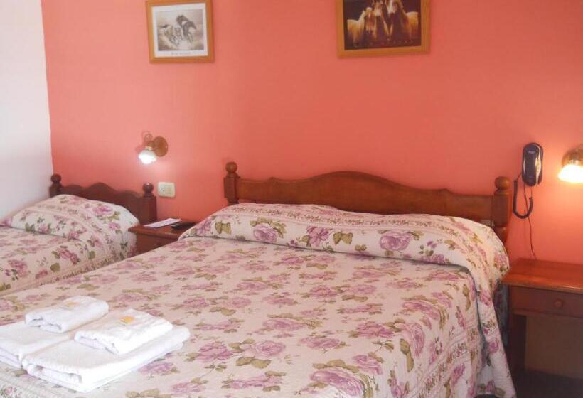 اتاق سوپریور, Dennisse