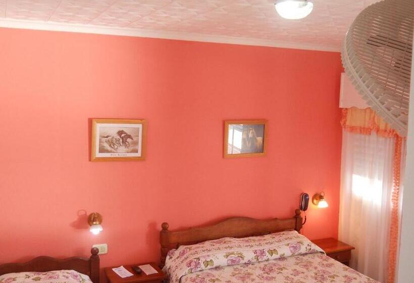 اتاق سوپریور, Dennisse