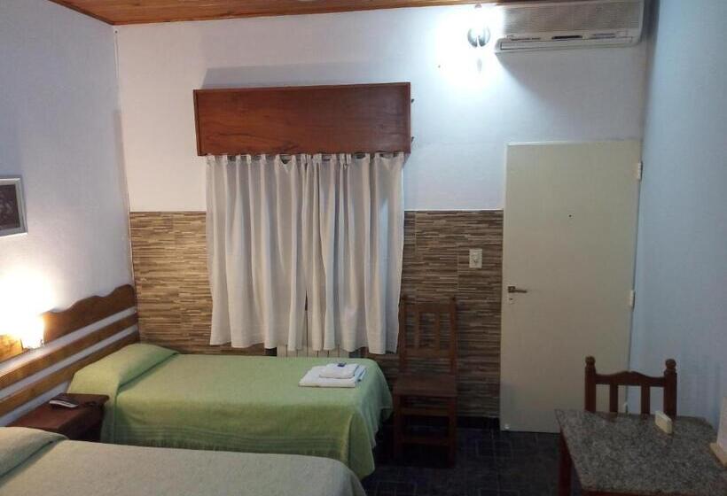 اتاق کلاسیک چهارنفره, Dennisse