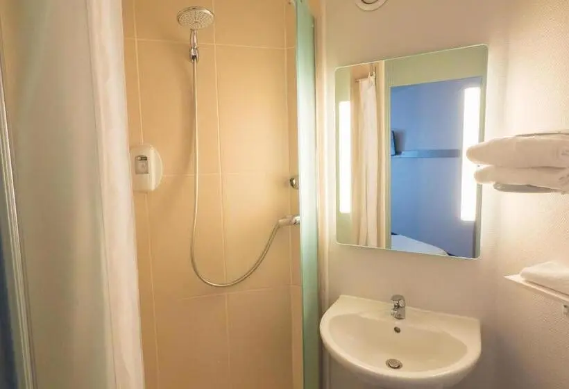 Standard Kolmen Hengen Huone, B&b Hotel Angers 2 Université