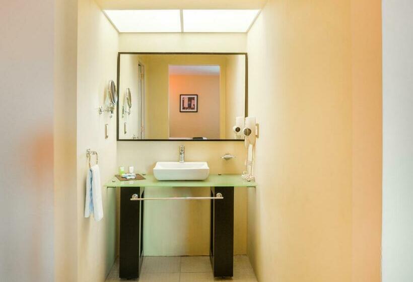 스탠다드 룸 더블 침대 2개, Capital O Veracruz Suites