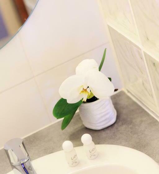 베이직 3인 룸, Club Blanche Neige