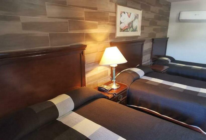 غرفة كلاسيكية ثلاثية, La Posta