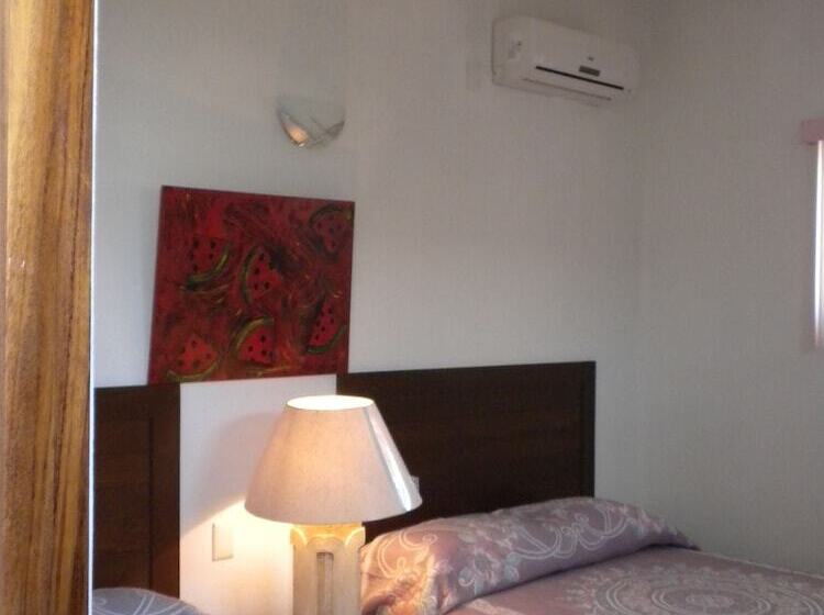 חדר סטנדרט לשלושה, La Terminal