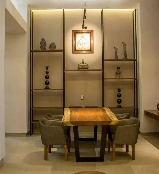 سوییت جونیور, Mansur Business & Leisure