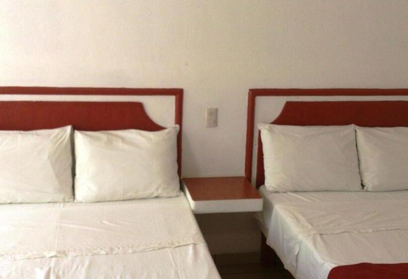 标准三人间, Maricarmen