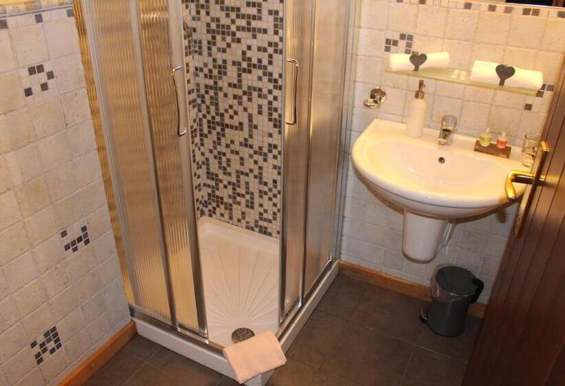 Quarto Estandar, Meublé Gorret