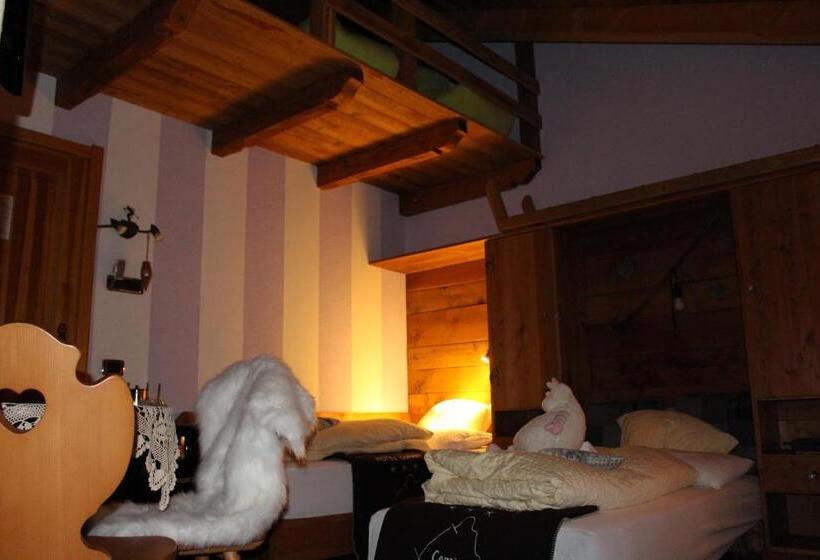 Quarto Triplo Comfort, Meublé Gorret