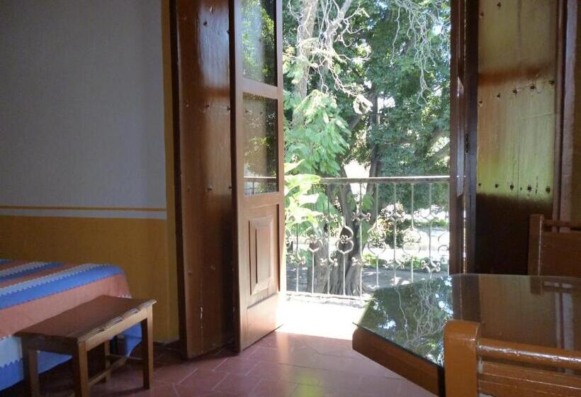 Standard Kolmen Hengen Huone, Monte Alban Solo Adultos