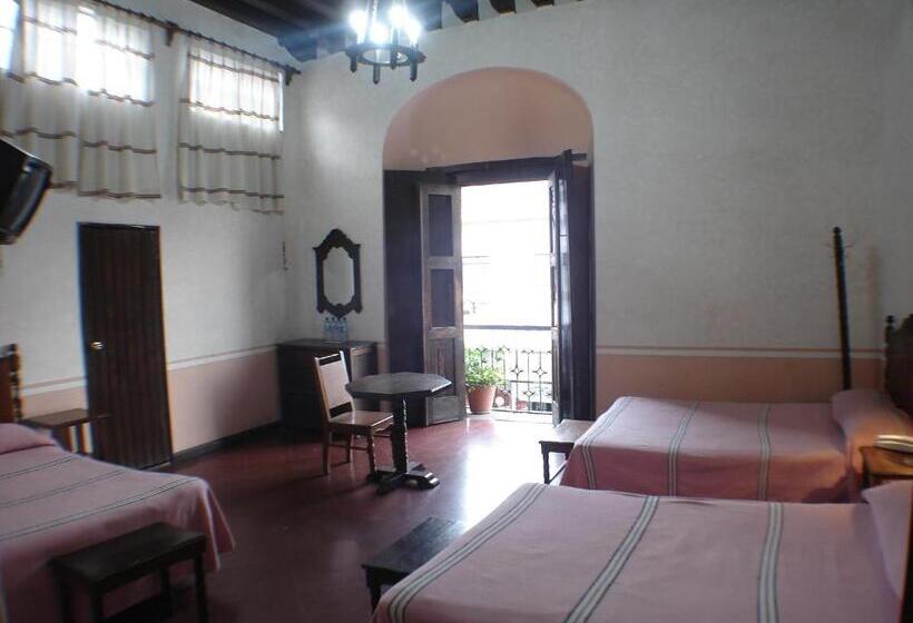 Standard Kolmen Hengen Huone, Monte Alban Solo Adultos