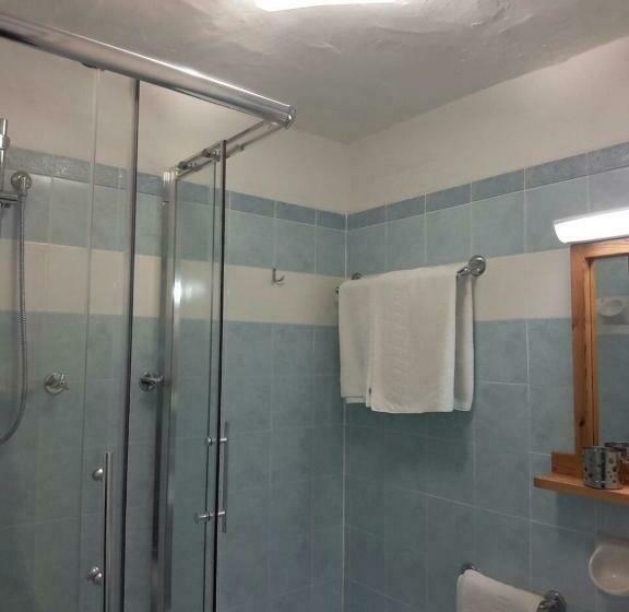 غرفة قياسية مطلّة علي البحر, Olimpia