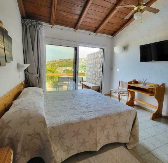 غرفة قياسية مطلّة علي البحر, Olimpia