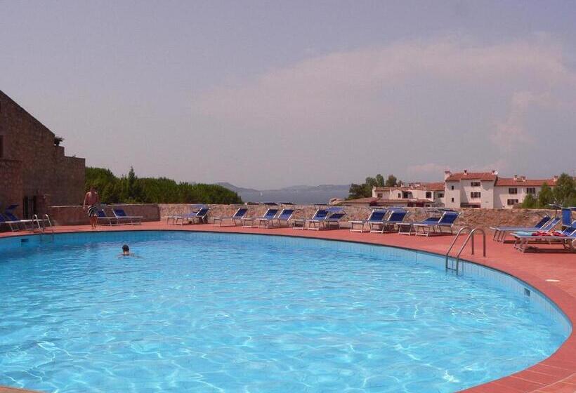 غرفة قياسية مطلّة علي حمام السباحة, Olimpia