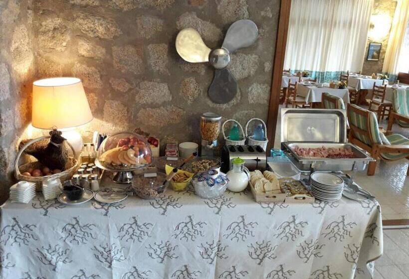 غرفة قياسية مطلّة علي حمام السباحة, Olimpia