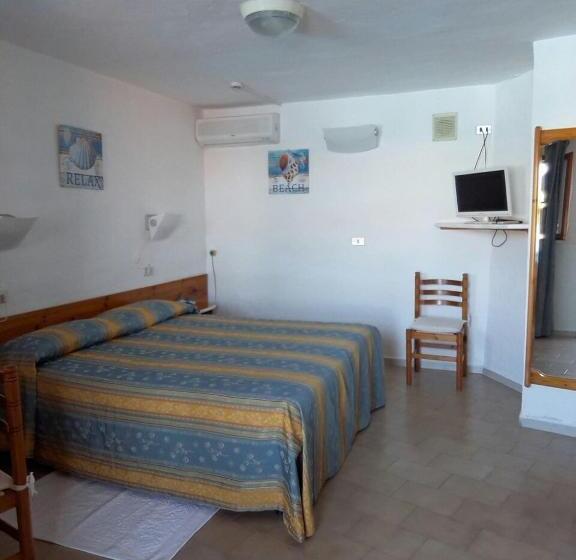 غرفة قياسية مطلّة علي حمام السباحة, Olimpia